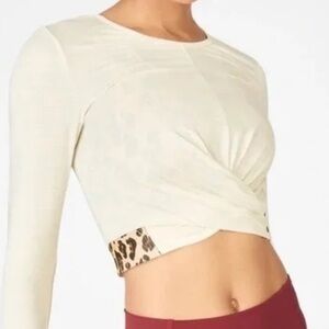 Fabletics Eco- Conscious Front Twist Top Women XXS Cream Animal Print Cropped